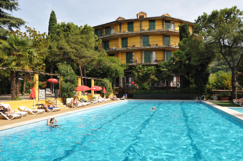 Hotel Palme & Suite Garda  Exterior photo