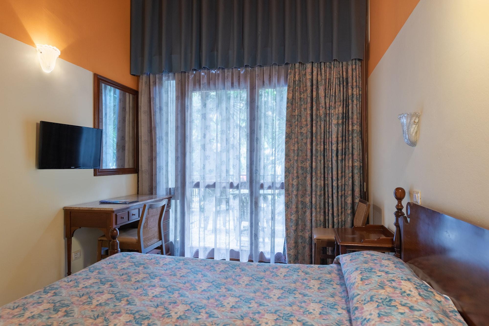 Hotel Palme & Suite Garda  Exterior photo