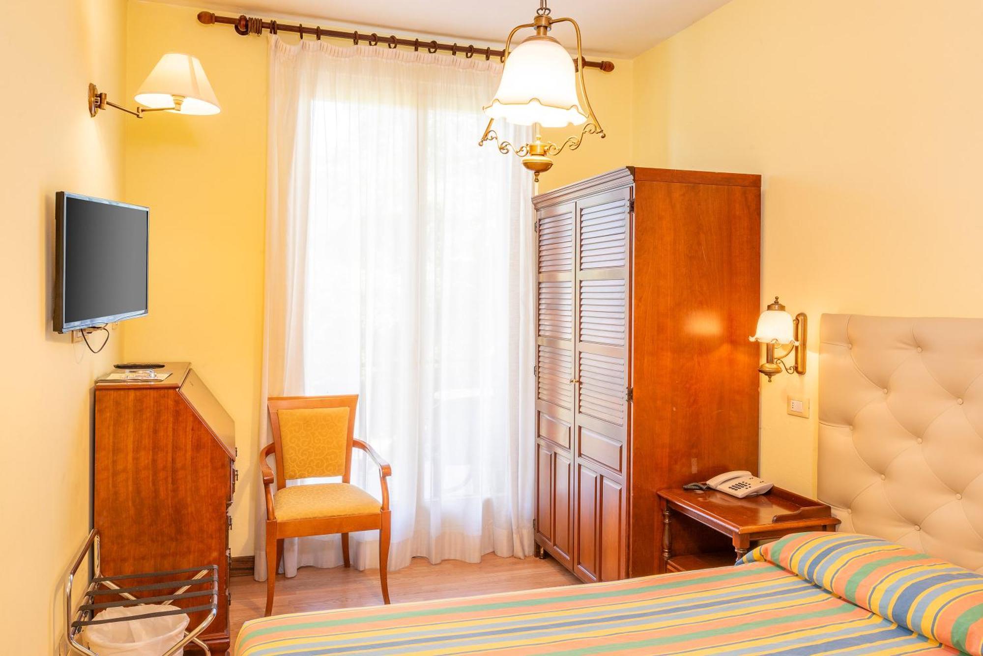 Hotel Palme & Suite Garda  Exterior photo